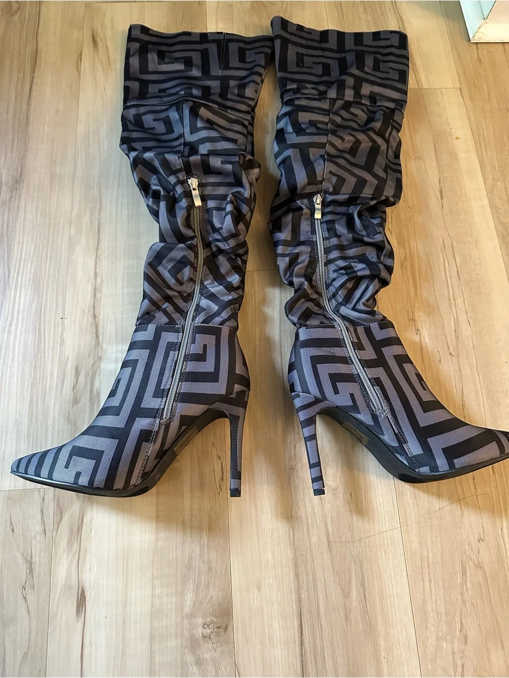 Women's Patterned Knee-High Stiletto Boots - Black/Gray Brand New